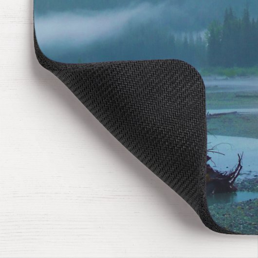 Seltener Geistbär und Misty BC River Mousepad (Ecke)