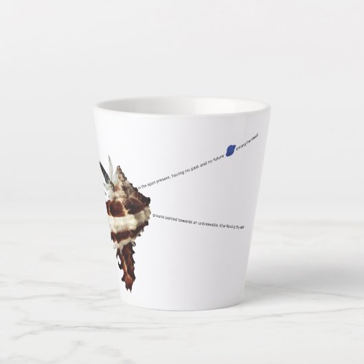 Seltener Schmetterling auf Murex-Seashell-Gedicht, Milchtasse (Vorderseite)