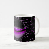 Seltsame Alien Orbs, die ein weich rosa Licht auss Kaffeetasse (VorderseiteRechts)