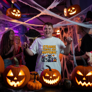 Seltsame Dinge sind Ereignis - Niedliche Halloween T-Shirt