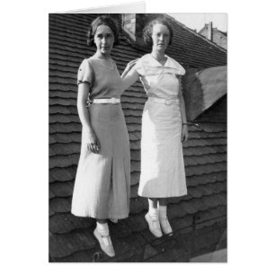 Seltsame Frauen auf Dach-Karte