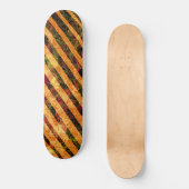 Seltsame orangefarbene Streifen und zerkratzte kle Skateboard (Vorderseite)