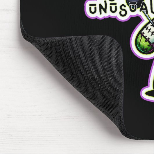Seltsamer und ungewöhnlicher Lila Voodoo-Bär Mousepad (Ecke)