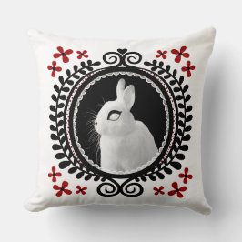 Seltsamer Weißer Hase: Weißer, schwarzer und roter Kissen