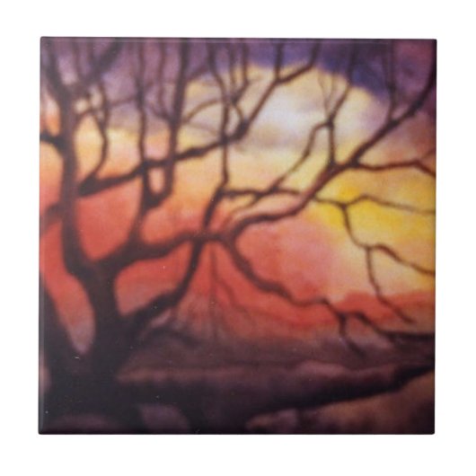 Seltsamer Winterbaum und dramatischer Feuersunterg Fliese (Vorderseite)