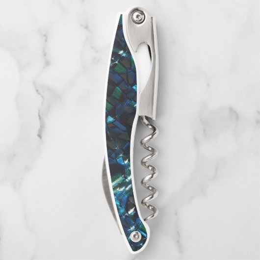 Seltsames Mosaik über dunklem Hintergrund und hell Kellnermesser (Rückseite)