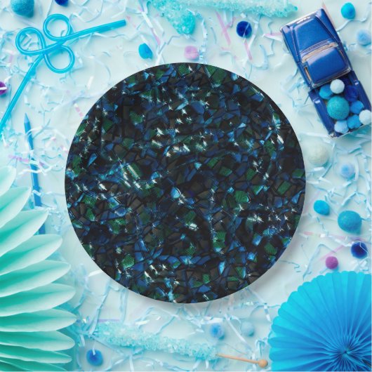 Seltsames Mosaik über dunklem Hintergrund und hell Pappteller (Party)