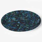 Seltsames Mosaik über dunklem Hintergrund und hell Pappteller (Schrägansicht)