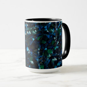 Seltsames Mosaik über dunklem Hintergrund und hell Tasse