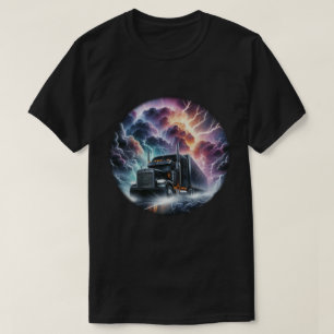 Semi Truck in einem pulsierenden Blitzgesturm T-Shirt