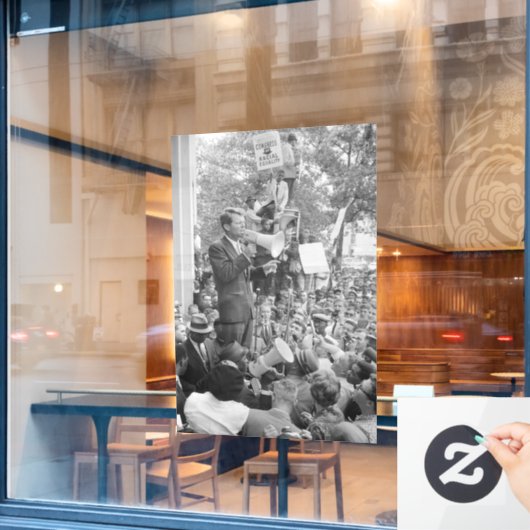 Sen. Robert Kennedy Campaigning für US-Präsident Fensteraufkleber (Café-Fenster)