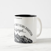 Send Him Two–Three Years Dagestan” Cup Zweifarbige Tasse (VorderseiteRechts)