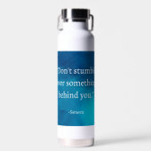 Seneca: Vorwärts fokussieren, nicht auf Vergangenh Trinkflasche (Vorne)