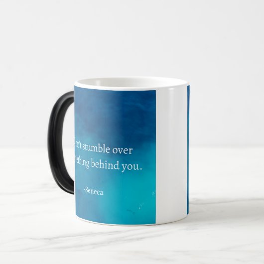 Seneca: Vorwärts fokussieren, nicht auf Vergangenh Verwandlungstasse (Vorderseite Links)