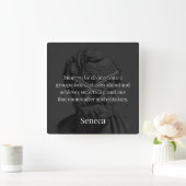 Senecas Division: Die Tore und die Kritiker Quadratische Wanduhr (Zuhause)