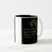 Senecas Erkenntnis: Ängste im Vergleich zu realen Zweifarbige Tasse (VorderseiteRechts)