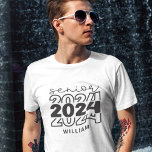 Senior 2024 mit Name graduate T-Shirt<br><div class="desc">Mit diesem Zazzle-T - Shirt "Senior 2024" machen Sie sich auf eine stilvolle Erklärung! Dieses Tee,  das zur Feier Ihrer akademischen Reise konzipiert wurde,  ist ein Muss für alle zukunftsweisenden Absolventen und ist ideal,  um Ihren Klassenstolz auf all Ihre Abenteuer in der Oberstufe oder Uni zu zeigen</div>