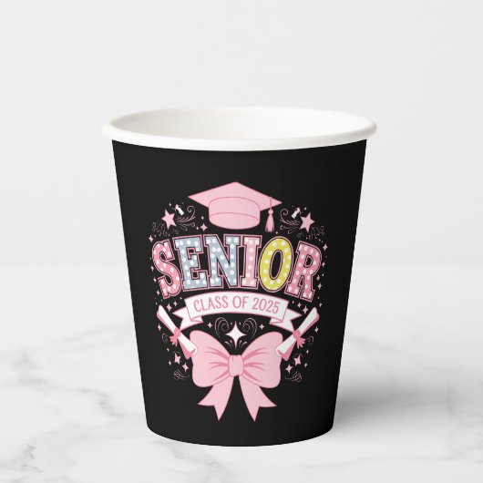 Senior Class of 2025 Abschluss Pink Coquette Bow Pappbecher (Vorderseite)
