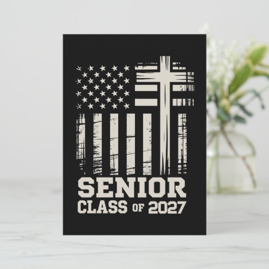 Senior Class Of 2027 USA Flag Cross Christian Grad Einladung (Stehend Vorderseite)