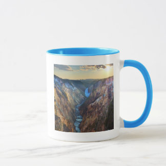 Senken Sie Fälle vom Punkt des Künstlers Tasse