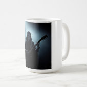 Sensenmann auf der Bühne mit Gitarre Kaffeetasse (VorderseiteRechts)