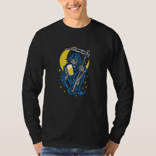 Sensenmann beim Biertrinken T-Shirt