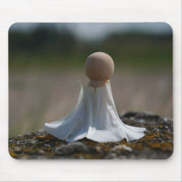 Sensueel gehuld poppetje in een bloemen jurkje. mousepad