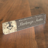 Sepia Butterfleur | Tan Butterfly über Lilie Namensplakette (Seite)