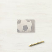 Sepia getönter Fußball Post-it Klebezettel (Auf Schreibtisch)