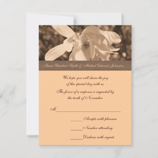 Sepia Magnolia Blume Wedding RSVP Karte (Vorderseite)