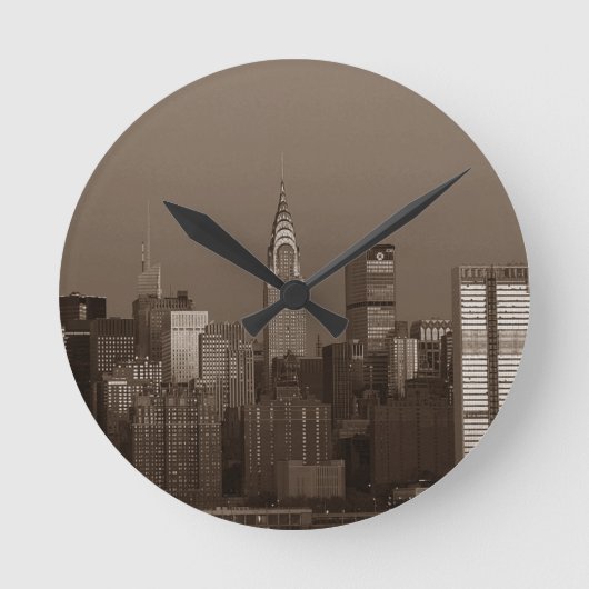 Sepia New York City Skyline Runde Wanduhr (Vorderseite)