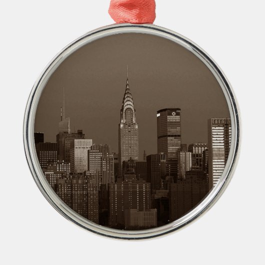 Sepia New York City Skyline Silbernes Ornament (Vorne)