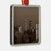 Sepia New York City Skyline Silbernes Ornament (Rechts)