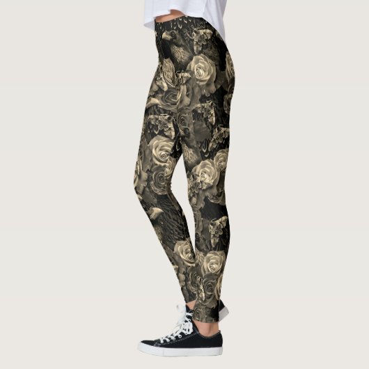 Sepia Raven Evermore mit Rose und Hawkmoths Leggings (Links)