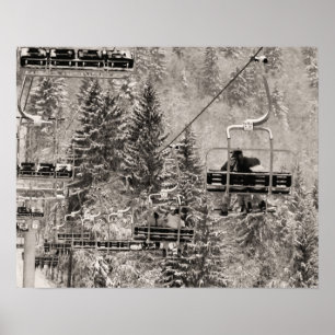 Sepia-Ton-Ski-Druck, Über den Bäumen Poster