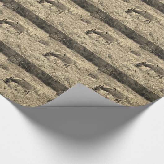 Sepia Tone Donkey in einem Feld. Geschenkpapier (Ecke)