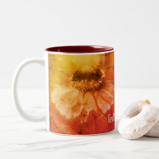 Sepia Zinnia Abstraktes Blumenmuseum Personalisier Zweifarbige Tasse (Mit Donut)