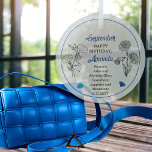 September Aster | Morning Glory Birthday Keepake Ornament Aus Glas<br><div class="desc">Im September gibt es zwei Blume und zwei Edelsteine, die für diesen Monat Geburtstage feiern: Blume - Morgenherrlichkeit und Ostern; Edelsteine - Primär ist Saphir und weniger bekannt ist Mondstein. Dieses Design bietet alles. Dieses Design zeigt Details in Weiß, Schwarz, Saphir Blau und Mondstein Blau. Wir haben ihn mit einem...</div>