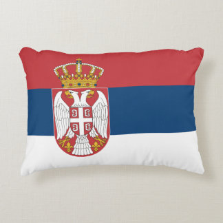 Serbische Flagge auf dem Kissen