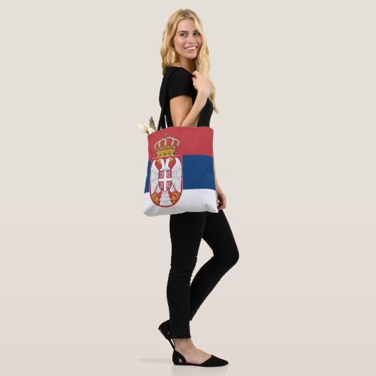 Serbische Flagge Tasche (Am Model)