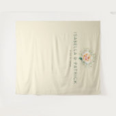 Serene Beige Floral Wreath Wandteppich (Vorderseite (Horizontal))