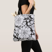 Serene Blossom Tasche (Von Nahem)