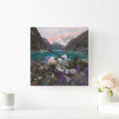 Serene Blue Mountain & River Wall Clock – Modern H Quadratische Wanduhr (Zuhause)