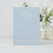 Serene Blue Typografische RSVP Karte (Stehend Vorderseite)