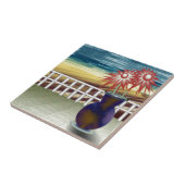 Serene Blume auf einer Keramik Fliese (Seite)