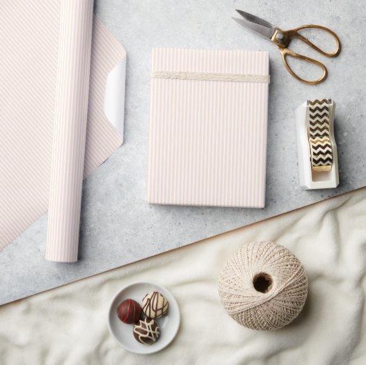 Serene Blush Pink Minimalist Stripes Geschenkpapier (Kunsthandwerk)