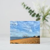 Serene Bright Beach mit Pier & Marmorwolken Postkarte (Stehend Vorderseite)