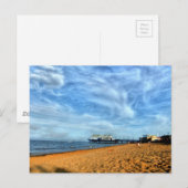 Serene Bright Beach mit Pier & Marmorwolken Postkarte (Vorne/Hinten)