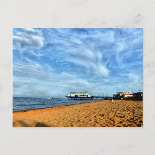 Serene Bright Beach mit Pier & Marmorwolken Postkarte (Vorderseite)