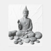 Serene Buddha mit Steinen und Pflanze Fleecedecke (Vorderseite)